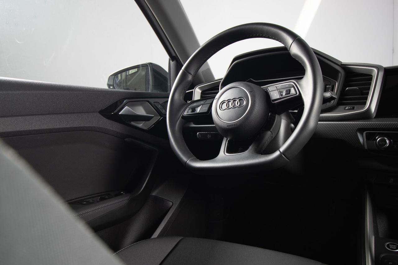 Audi A1 Sportback 30 Tfsi S-line S-tronic Identity Black