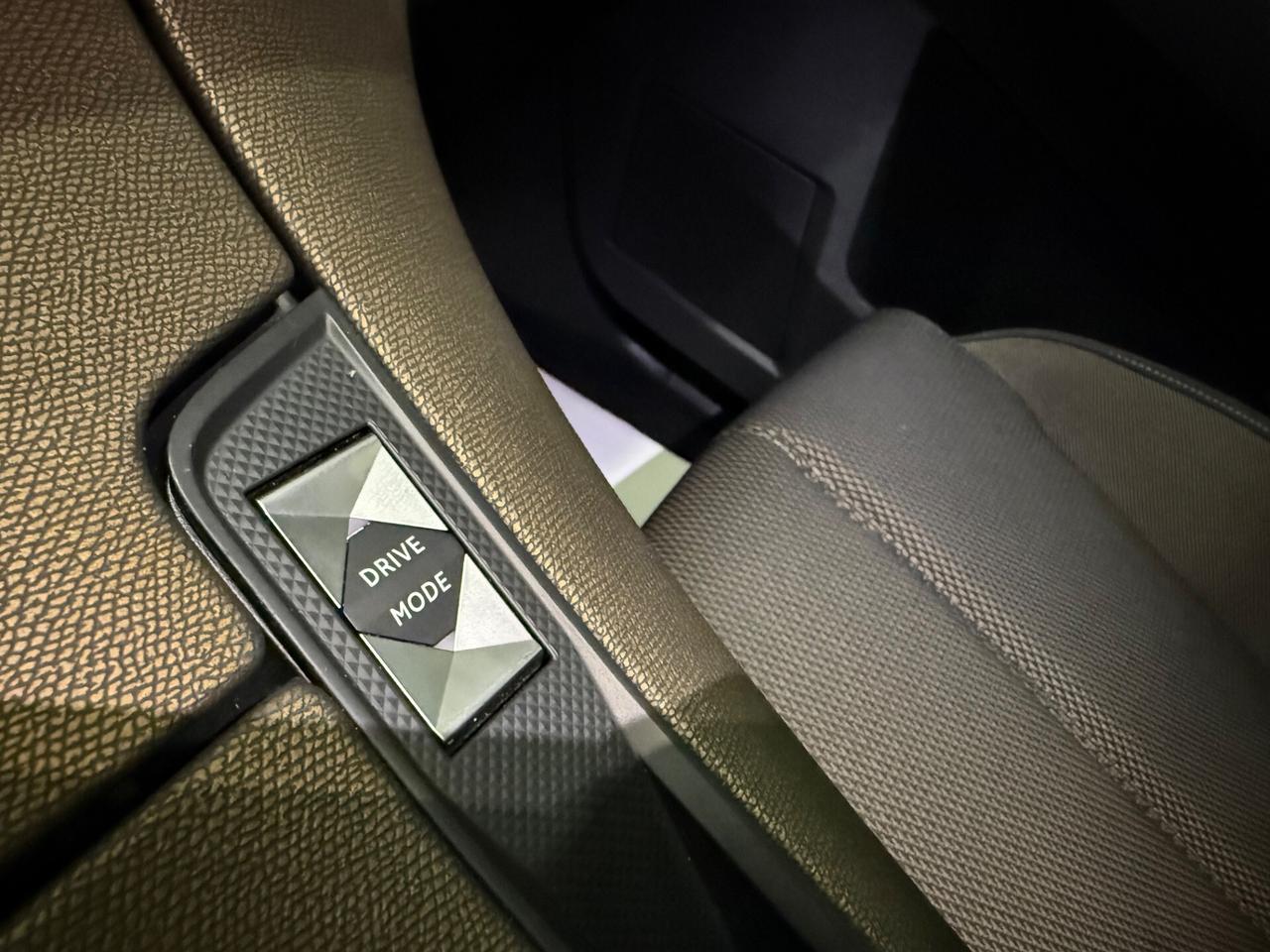 Ds 7 Crossback 2.0D 180cv Grand Chic R19/FULL LED2021