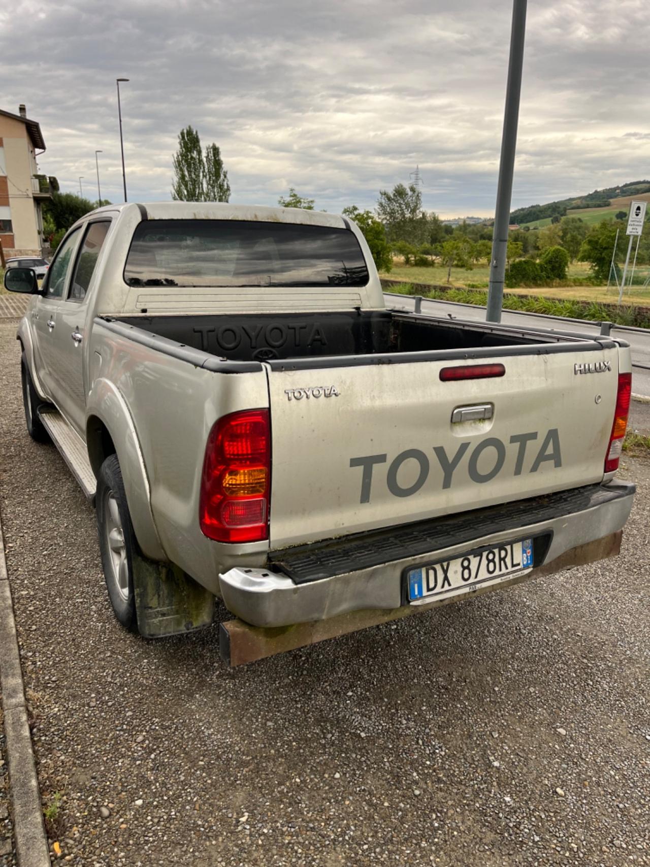 Toyota Hilux 2.5 D-4D 4WD 4p. Double Cab DLX