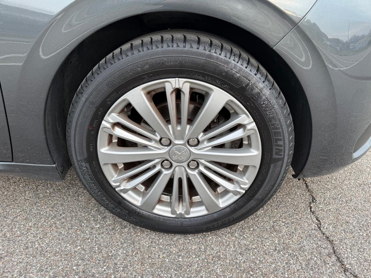 Peugeot 208 PureTech 82Cv 5P*Cerchi*Internet Connect