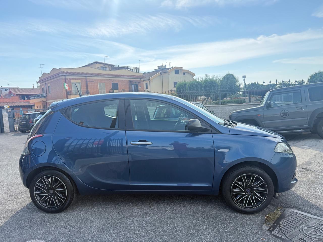 Lancia Ypsilon 1.0 FireFly 5 porte Hybrid Gold