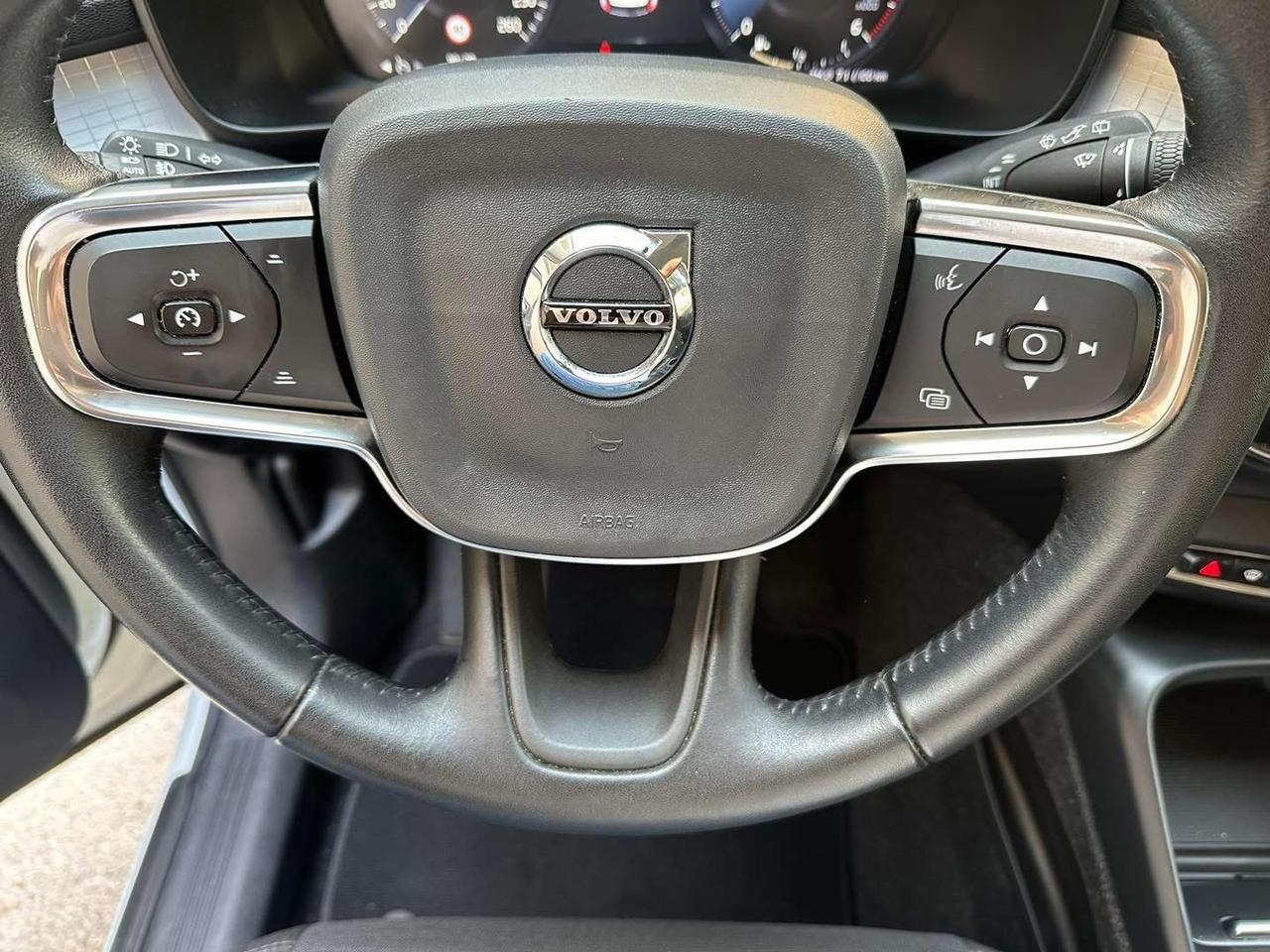 Volvo XC40 2.0 d3 150CV Momentum Pro Geartronic