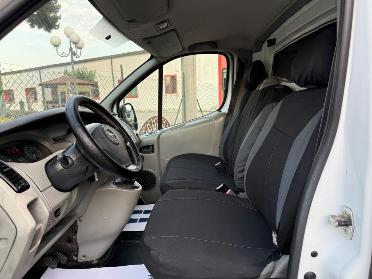 Opel Vivaro 27 2.0i 16V PC-TN Furgone