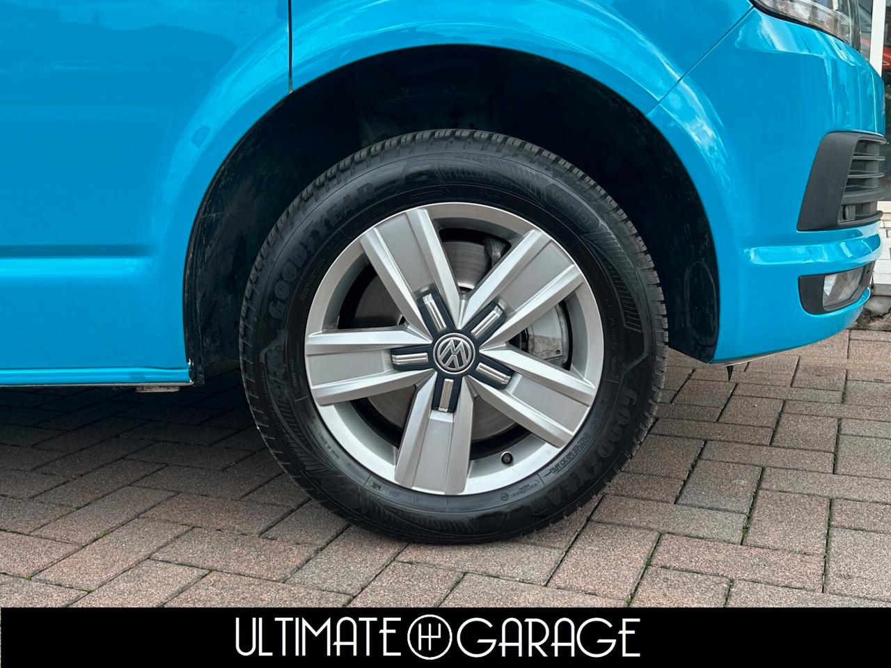 Volkswagen Multivan T6 Caravelle 2.0 TDI DSG Comfortline 9 posti Bicolor