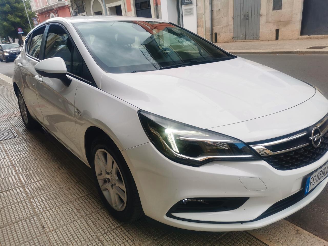 Opel Astra 1.6 CDTi 5 porte 95 cv berlina neo patentati full optional
