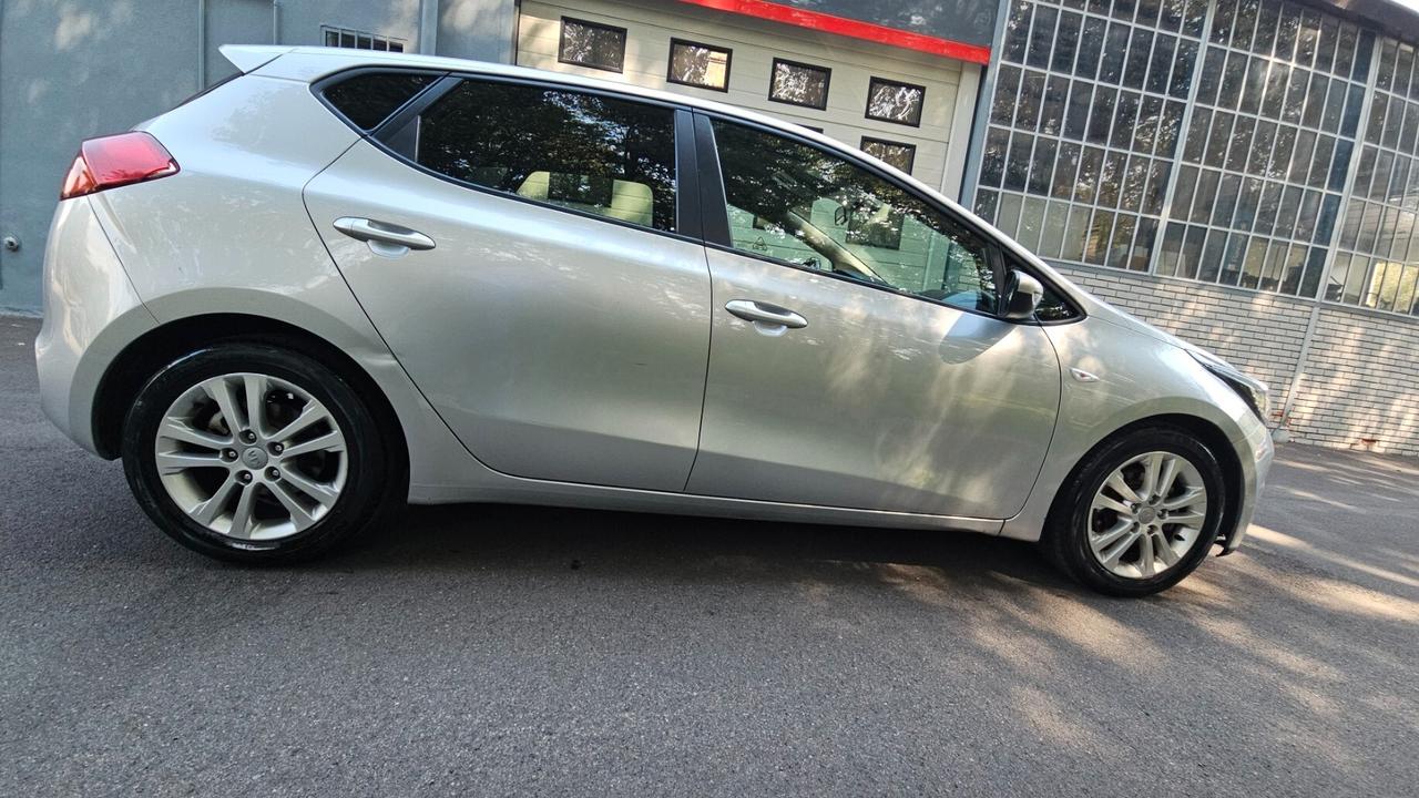 Kia Ceed cee'd 1.4 CRDi 5 porte Cool --OK NEOPATENTATI--