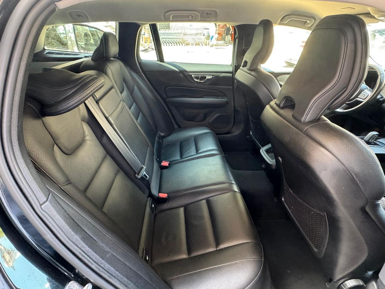 Volvo V60 B4 (d) Geartronic R-Design