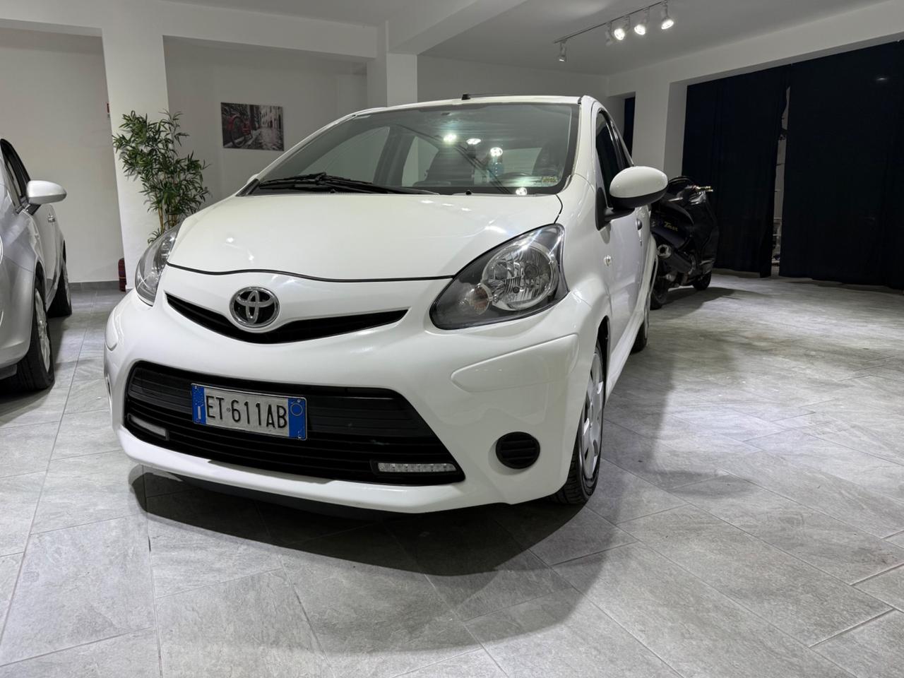 Toyota Aygo 1.0 12V VVT-i 5 porte Cool Soda Connect