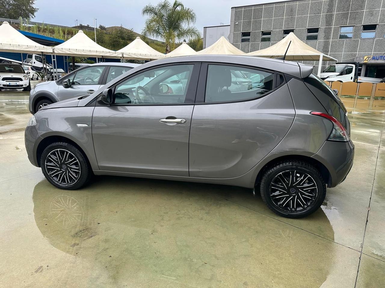 Lancia Ypsilon 1.0 FireFly 5 porte S&S Hybrid Ecochic Gold