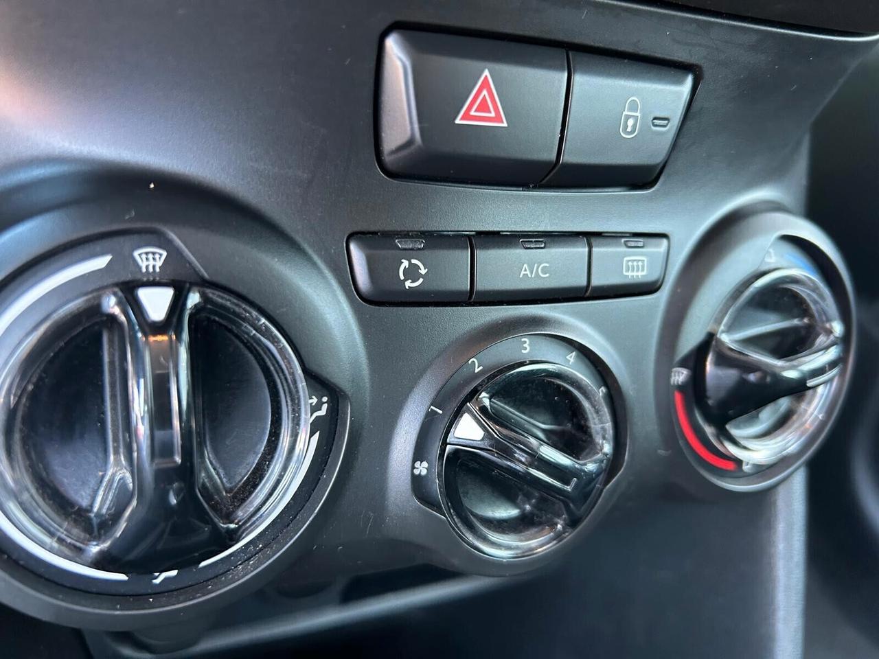 Peugeot 208 SIGNATURE PureTech 82 5 porte SPOTICAR