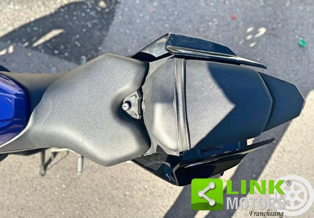 YAMAHA YZF R125 Monster Energy MotoGP Edition