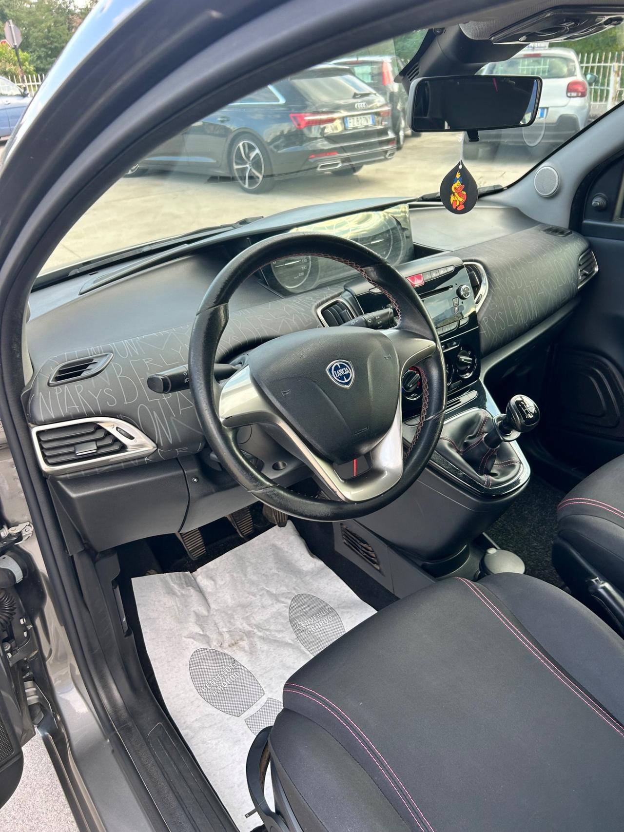 Lancia Ypsilon 1.2 69 CV 5 porte S&S Gold