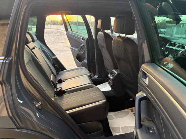 VOLKSWAGEN Tiguan 2.0 TDI 150 CV SCR DSG R-Line LUCI AMBIENTE