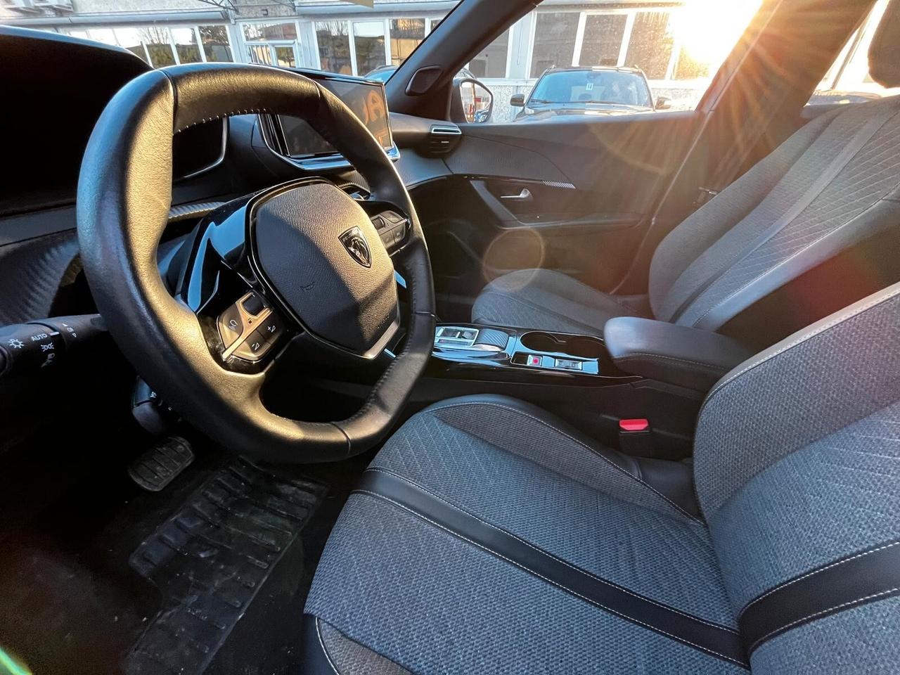 Peugeot 2008 PureTech 130 S&S EAT8 Style