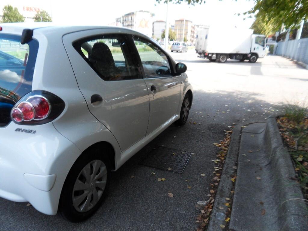 Toyota Aygo 1.0 12V VVT-i 3 porte Active Connect