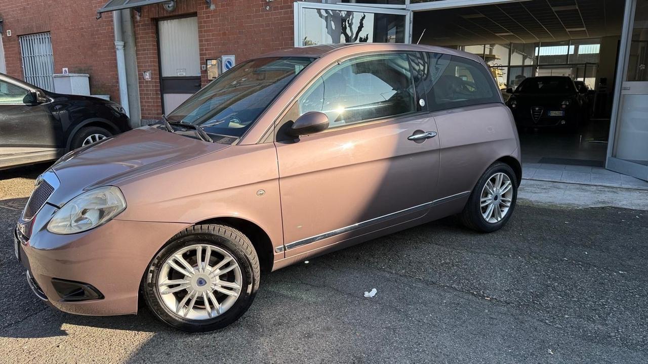 Lancia Ypsilon 1.4 Platino Ecochic GPL