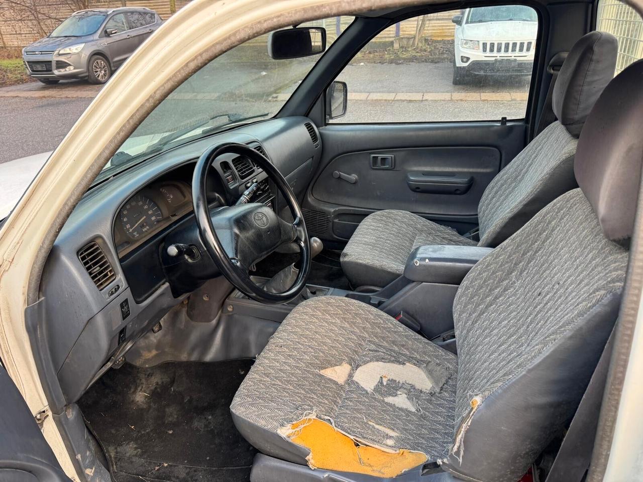 Toyota Hilux 2.5 D-4D 2WD 2p. Cabinato