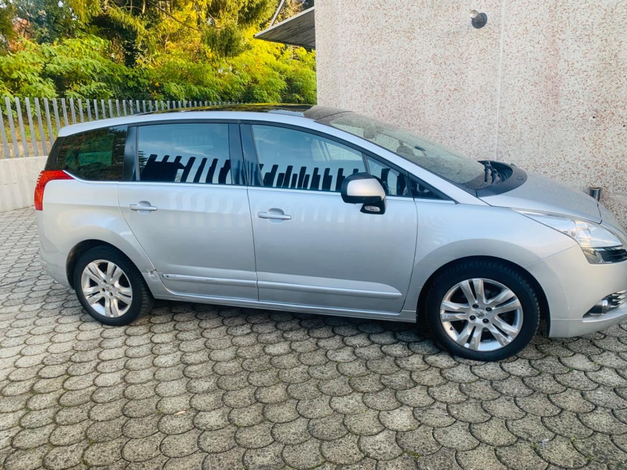 Peugeot 5008 1.6 HDi 110CV Féline 7 posti