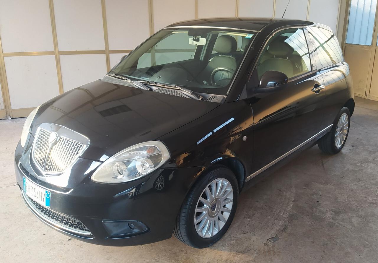 Lancia Ypsilon 1.2 69 CV Unyca