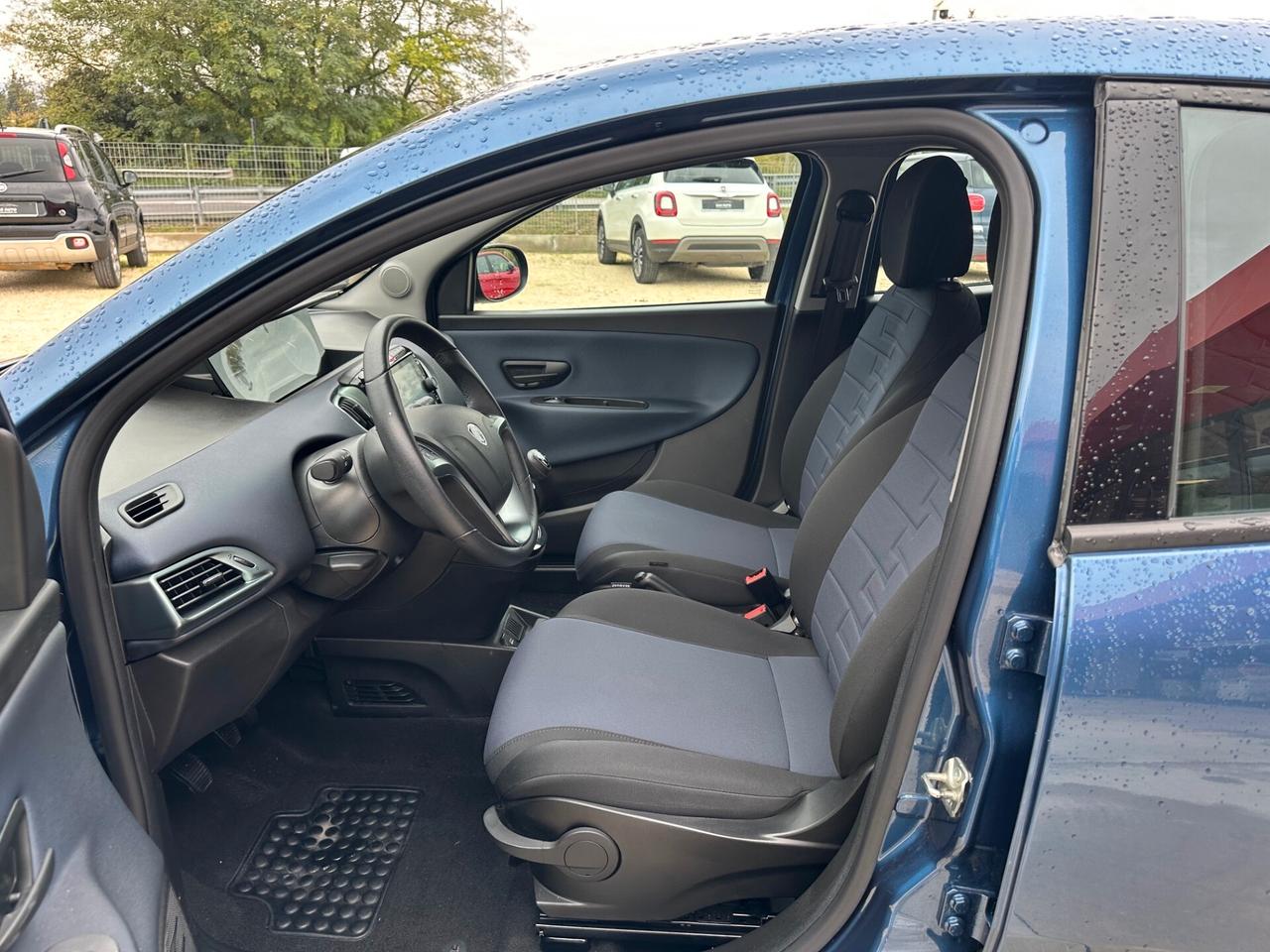 Lancia Ypsilon 1.0 Hybrid Platino full optional