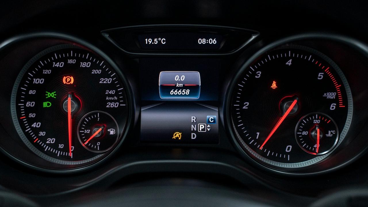 Mercedes-benz GLA 200 D NIGHT EDITION AUTO TETTO CARBONIO NAVI PELLE FULL OPTIONAL