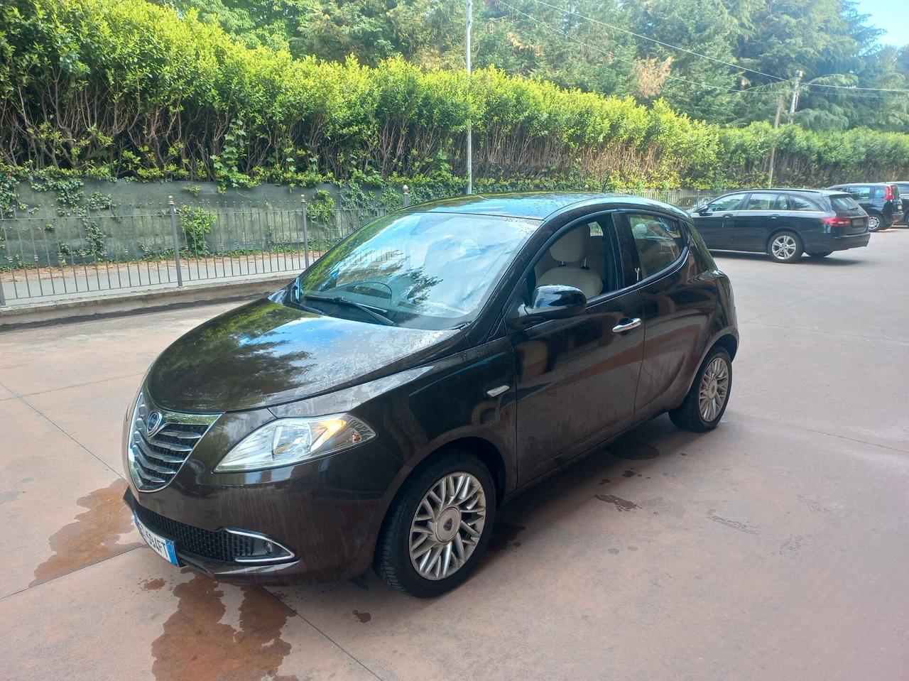 Lancia Ypsilon 1.2 69 CV 5 porte GPL Ecochic Silver