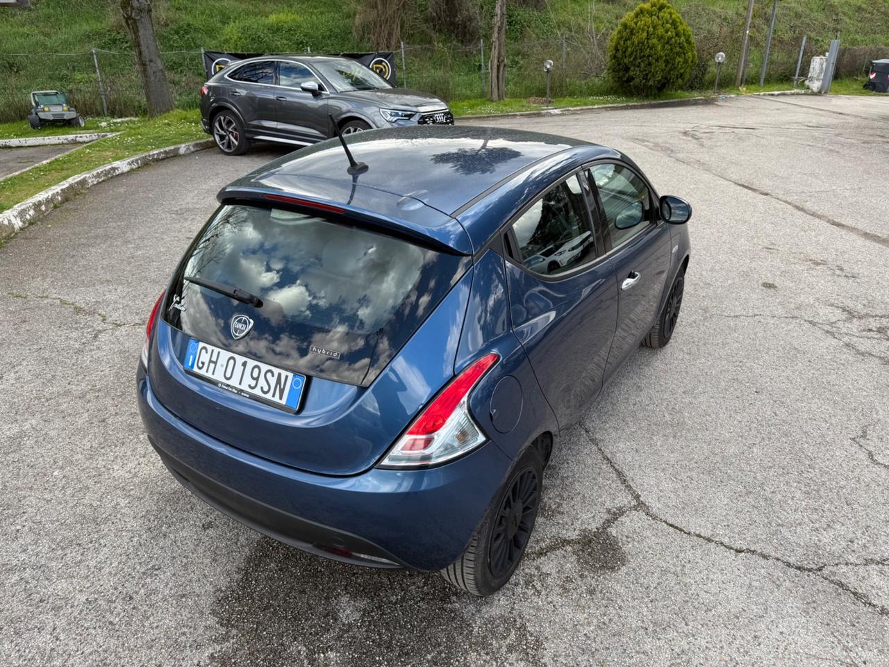 Lancia Ypsilon 1.0 FireFly 5 porte S&S Hybrid Ecochic Silver