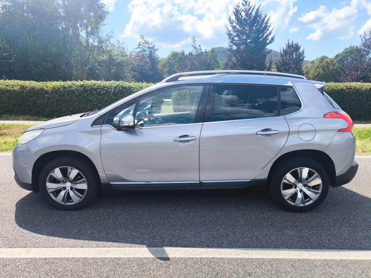 PEUGEOT 2008 1,6 HDI ALLURE- CAMBIO AUTOMATICO- KM 110000