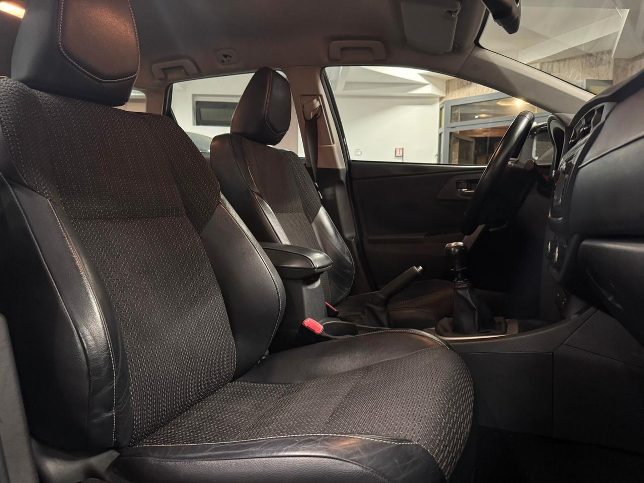 Toyota Auris Touring Sports 1.4 D-4D Lounge