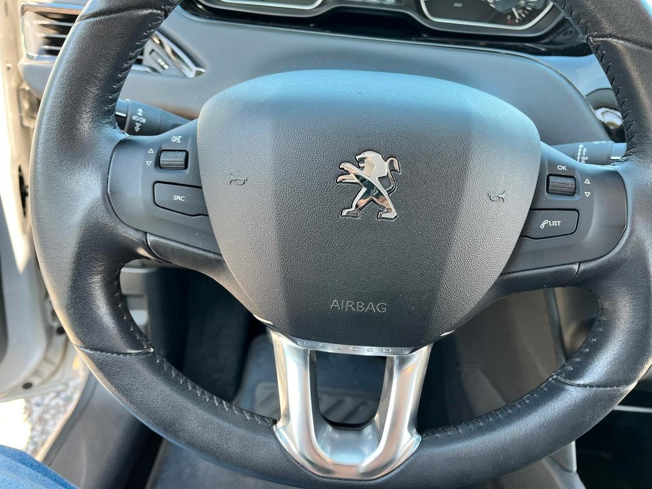 Peugeot 208 PureTech 82 5 porte Allure