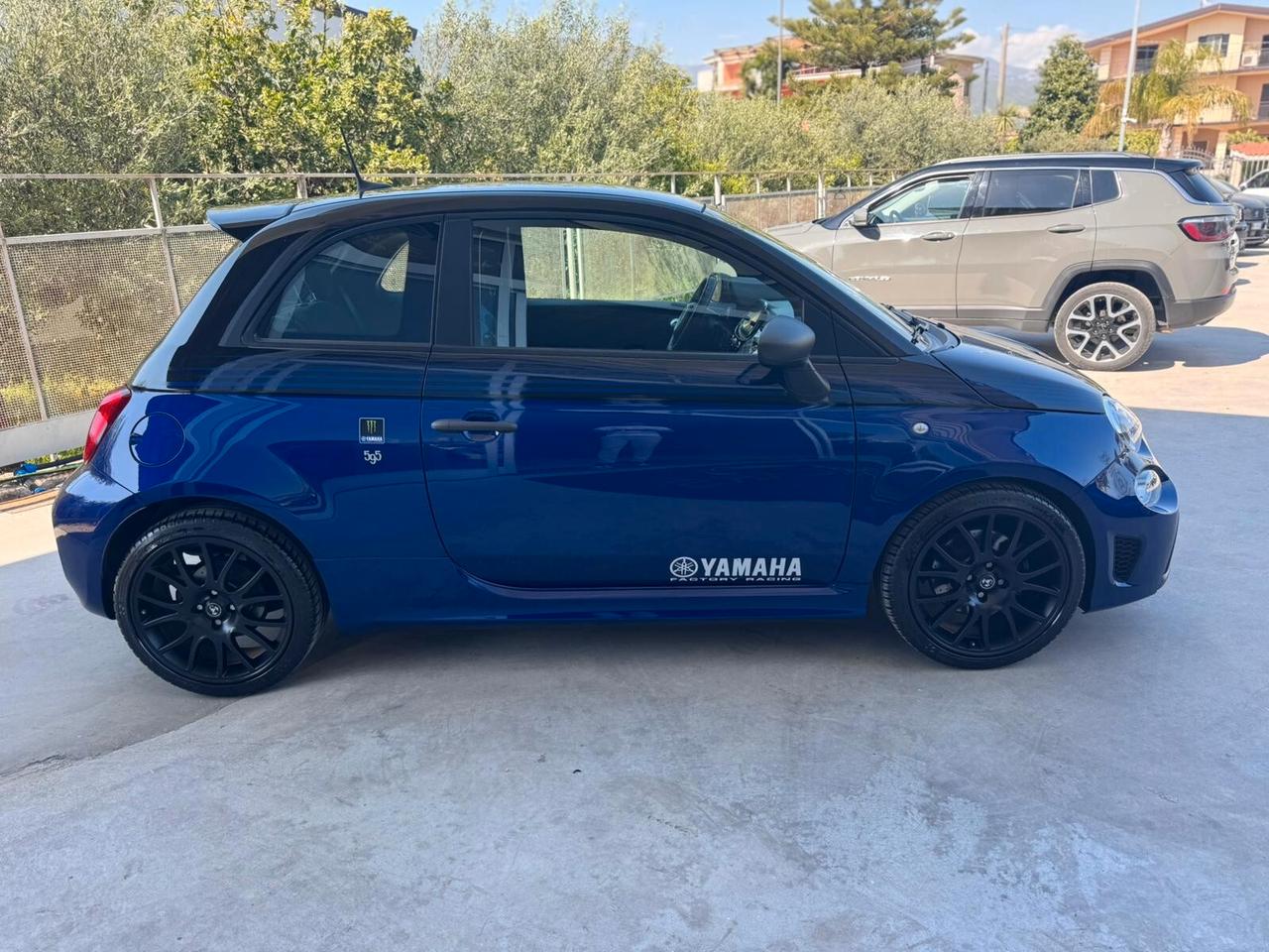 Abarth 595 1.4 Turbo T-Jet 165 CV Monster Energy Yamaha