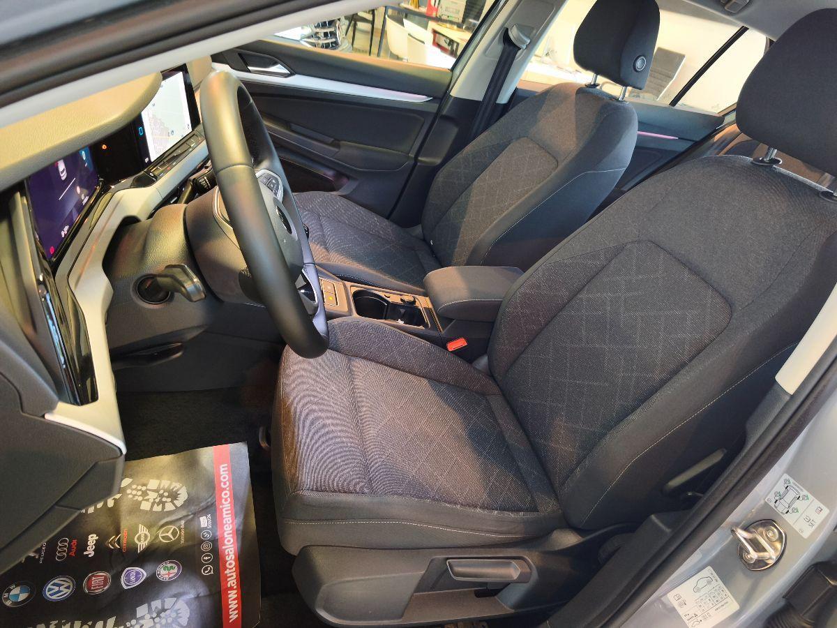 VOLKSWAGEN Golf 8 2.0 TDI Luci Ambient-Cockpit