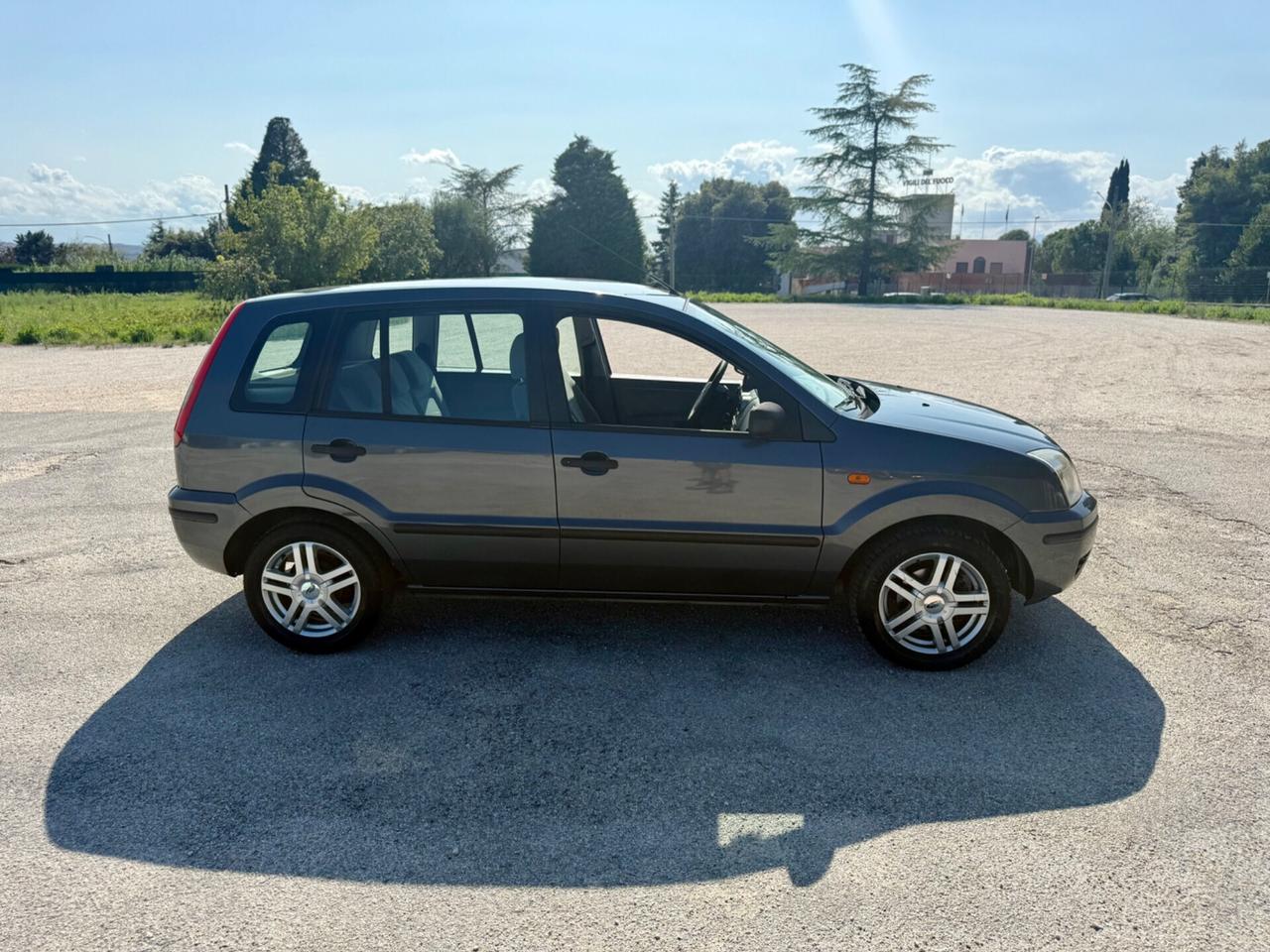 Ford fusion 1.4 benzina 80cv neopatentati 5porte