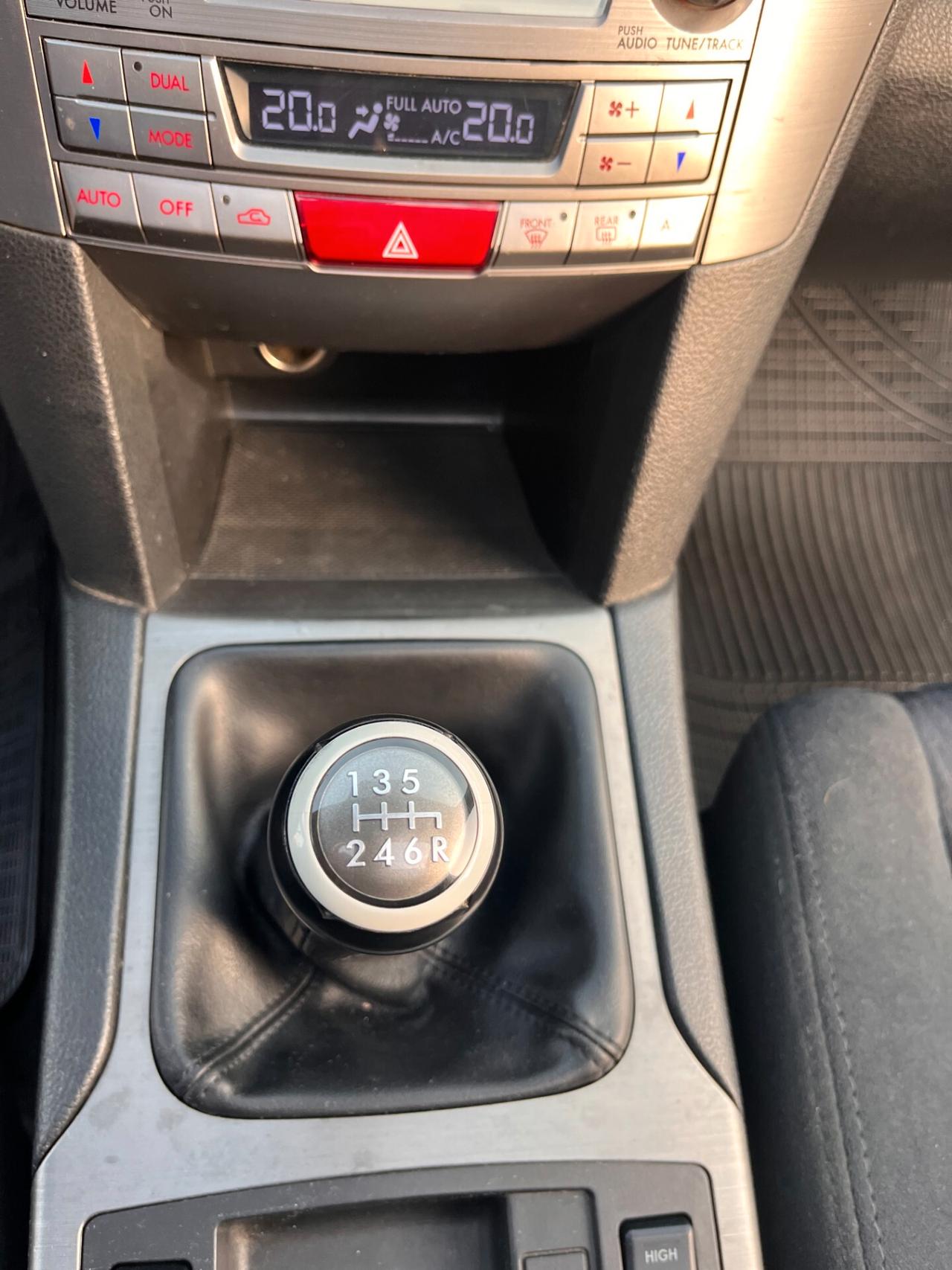 Subaru OUTBACK 2.0D Exclusive - 2013