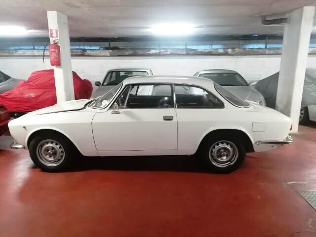 Alfa Romeo GT 1300 junior