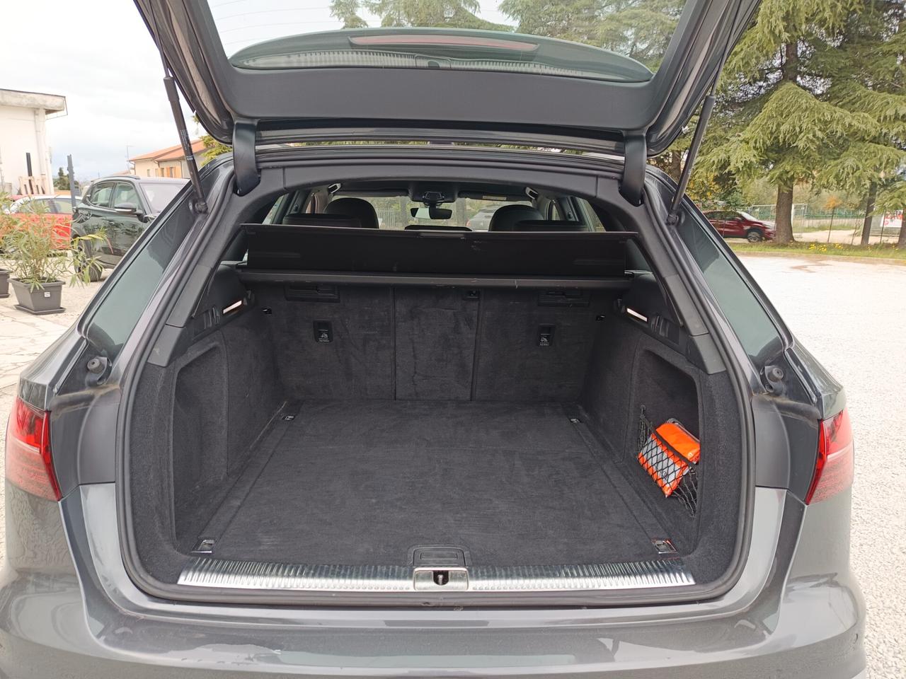 Audi A4 Avant 2.0 TDI S tronic S-Line Tua a 259€/Mese