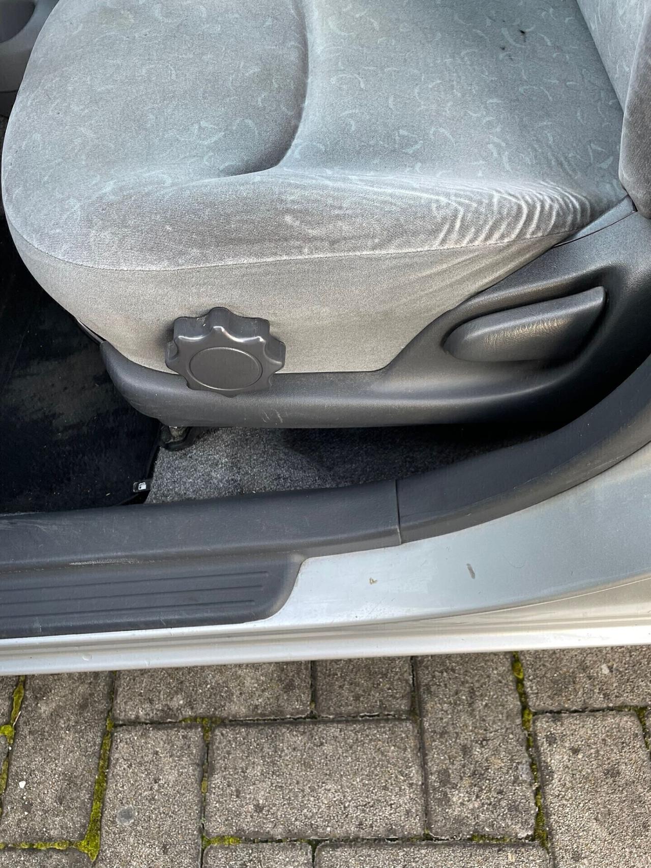 Toyota Yaris 1.0i 16V cat 5 porte Sol OK NEOP.