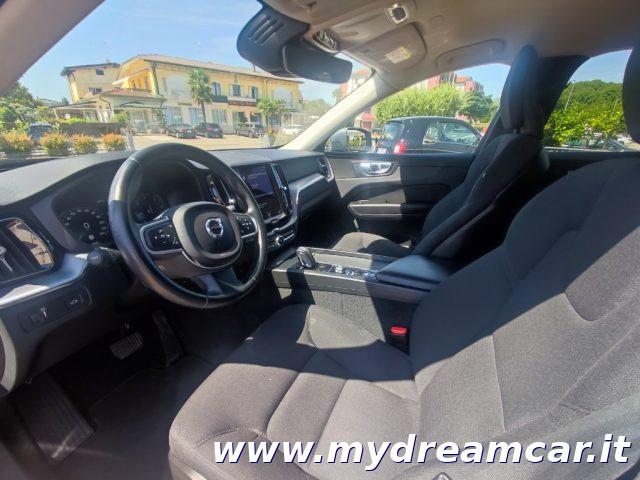 VOLVO XC60 B4 (d) AWD Geartronic Momentum Pro