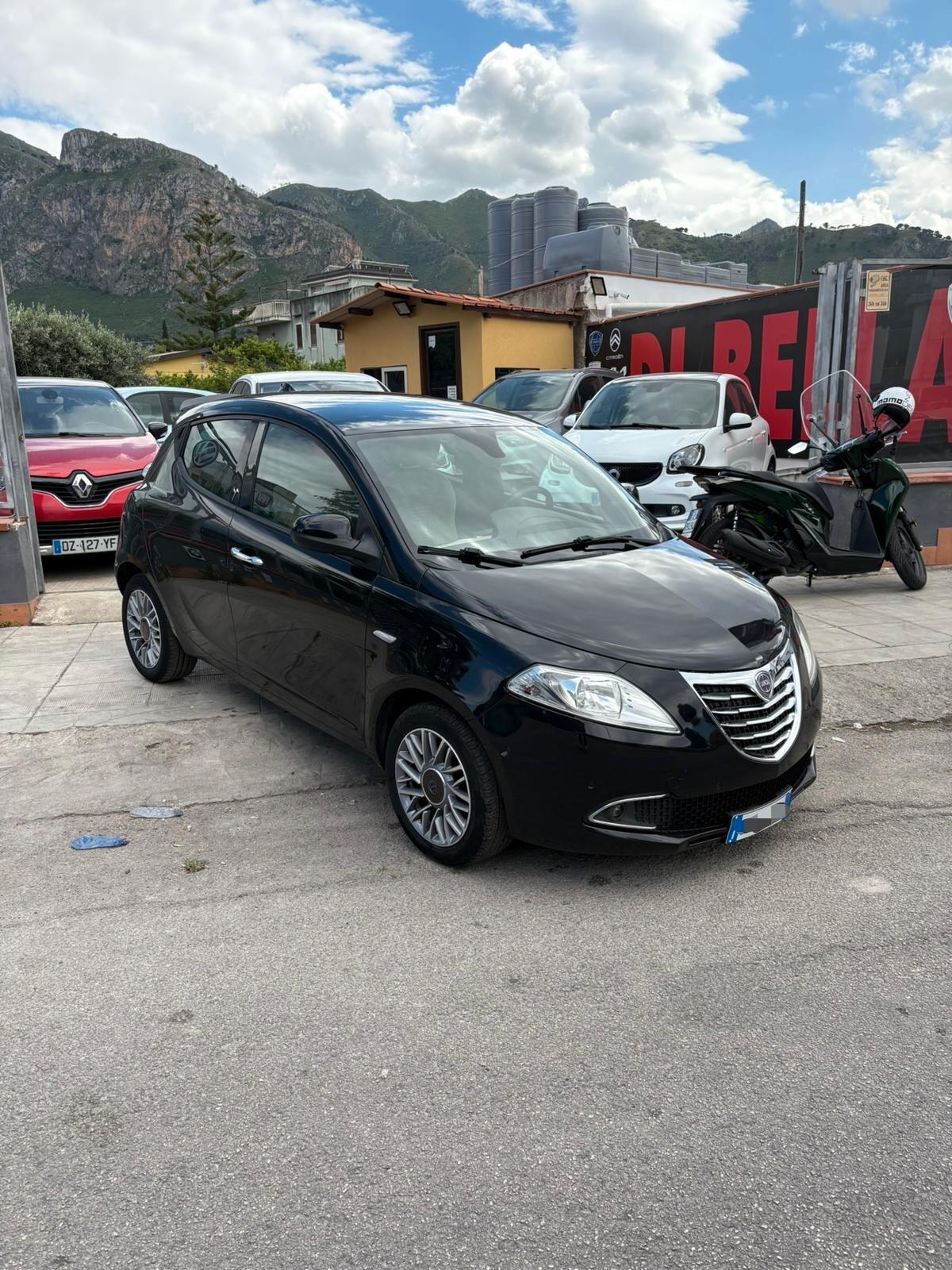 Lancia Ypsilon 1.3 MJT 16V 95 CV 5 porte S&S 30th Anniversary