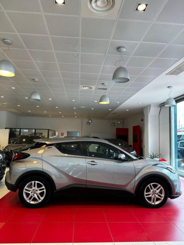 TOYOTA C-HR 1.8 Hybrid E-CVT Business