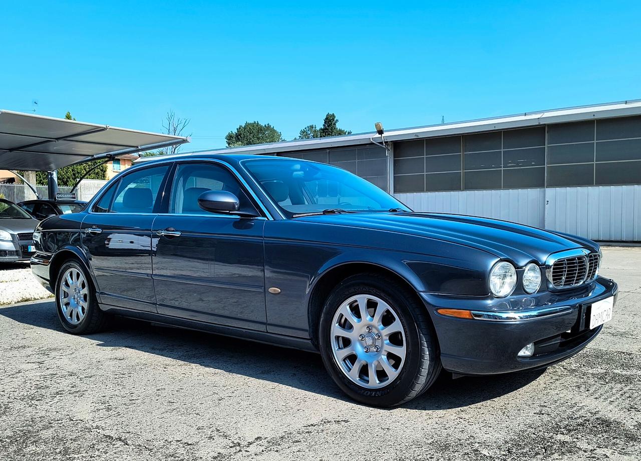 Jaguar XJ6 3.0 V6 Benzina Automatico