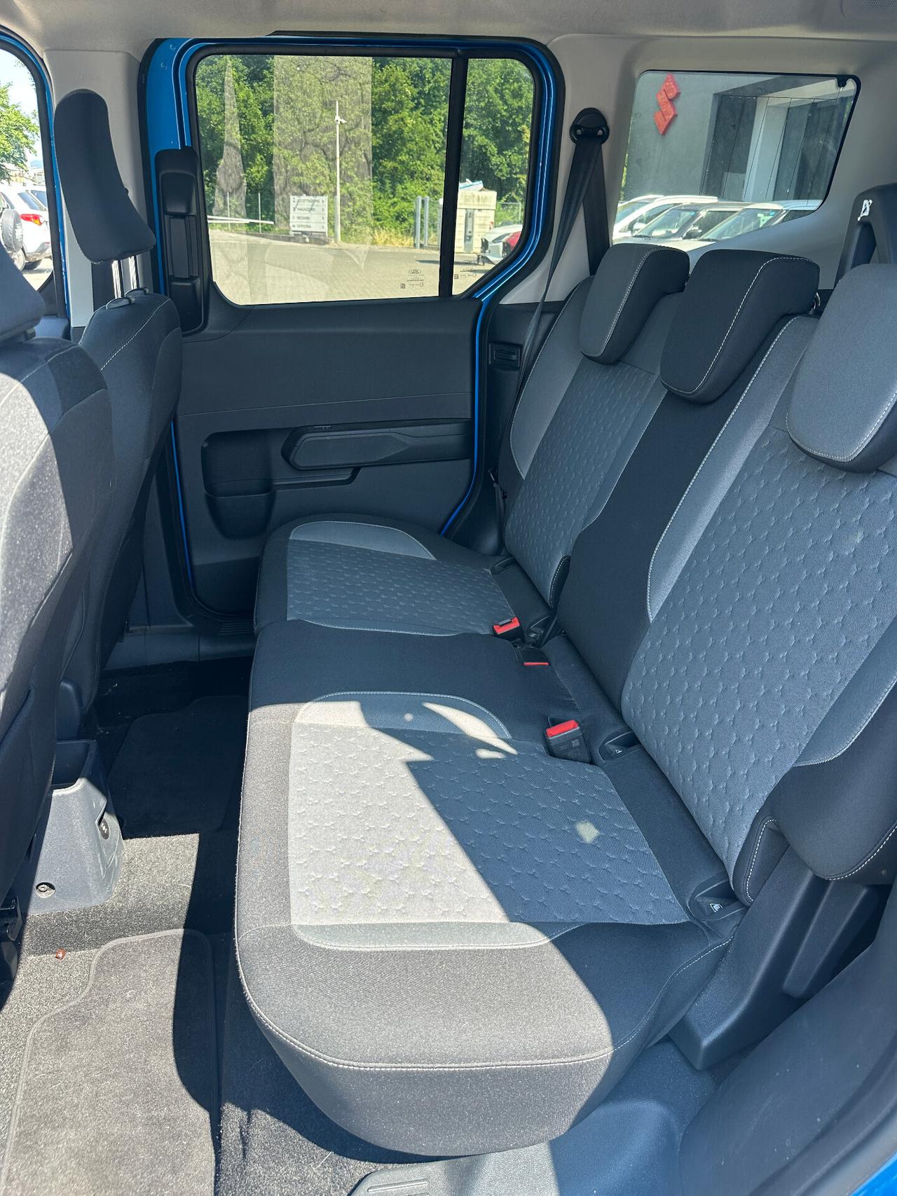 Ford Tourneo Courier 1.0 EcoBoost Titanium
