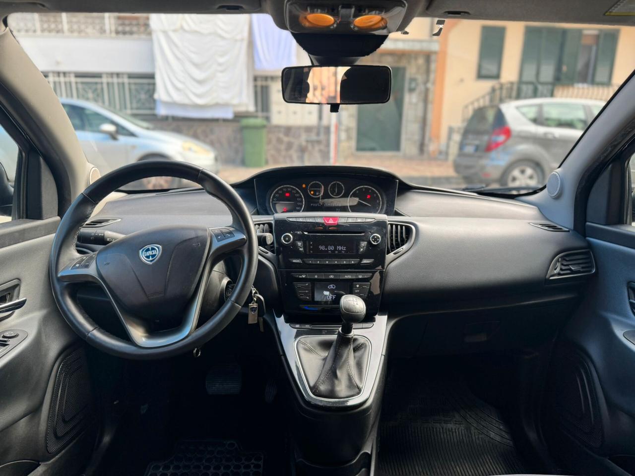 Lancia Ypsilon 0.9 TwinAir 85 CV 5 porte S&S Gold