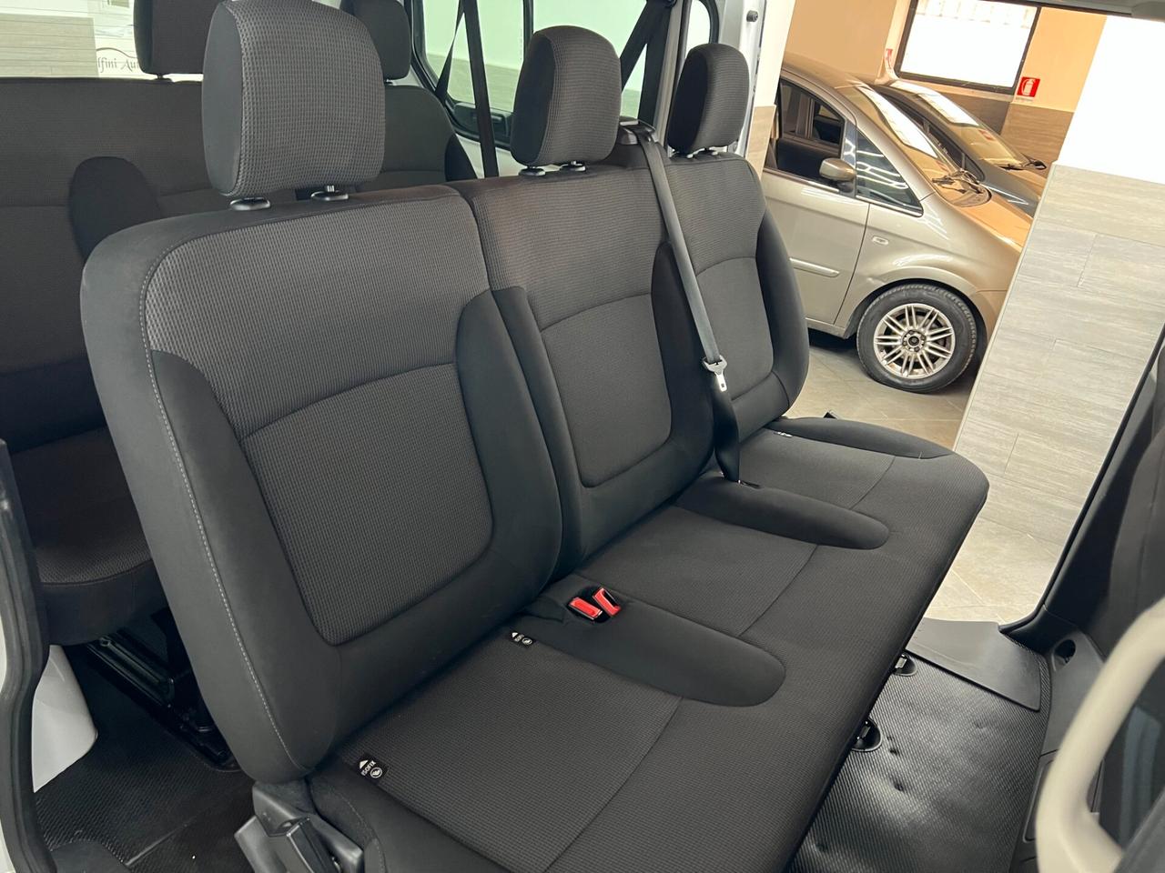 Nissan Primastar 2.0 dCi 110CV PC-TN Bus