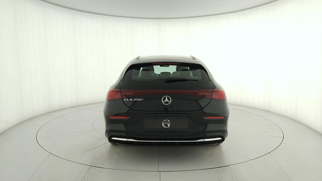 Mercedes-Benz CLA 250+ con tecnologia EQ