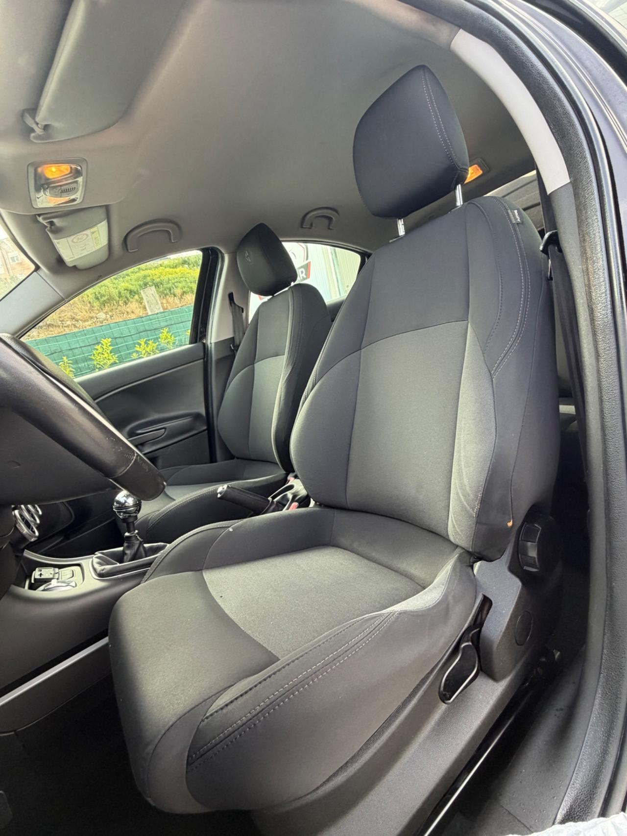 Alfa Romeo Giulietta 1.6 JTDm-2 120 CV Distinctive