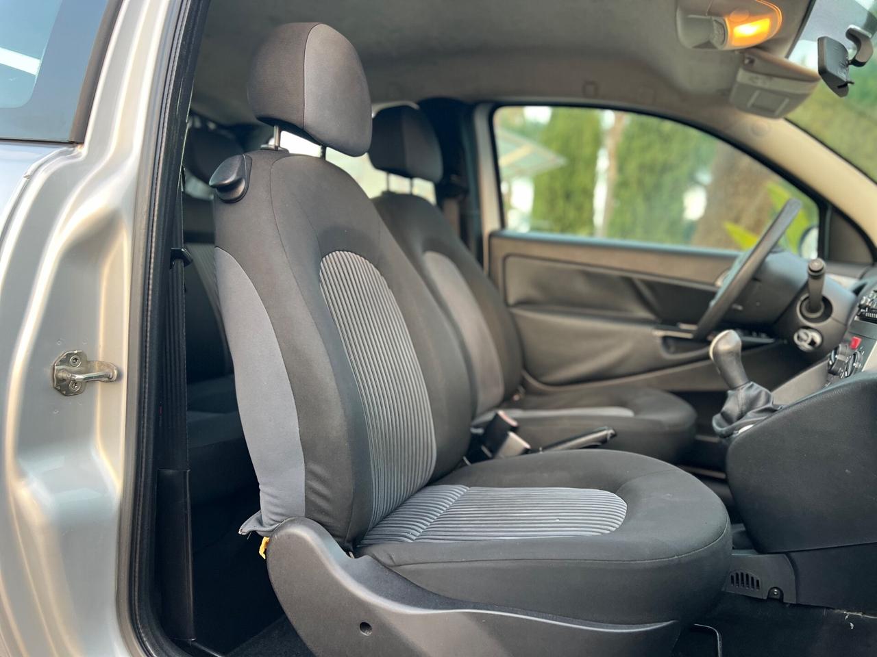 Lancia Ypsilon 1.3 MJT 90 CV Platino