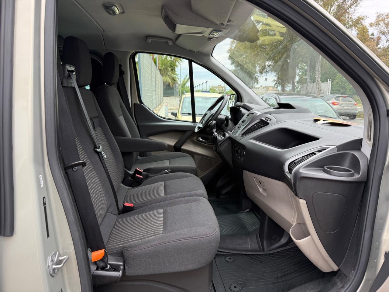 Ford Transit Custom 2.2 Diesel 6 posti passo lungo