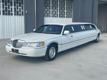 Lincoln Town Car Limousine 9 posti patente b