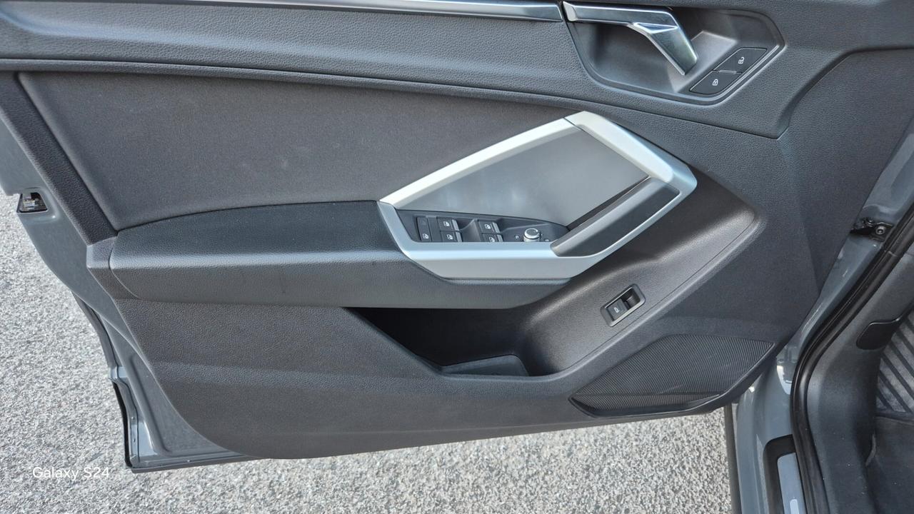 Audi Q3 35 TDI Business Advanced